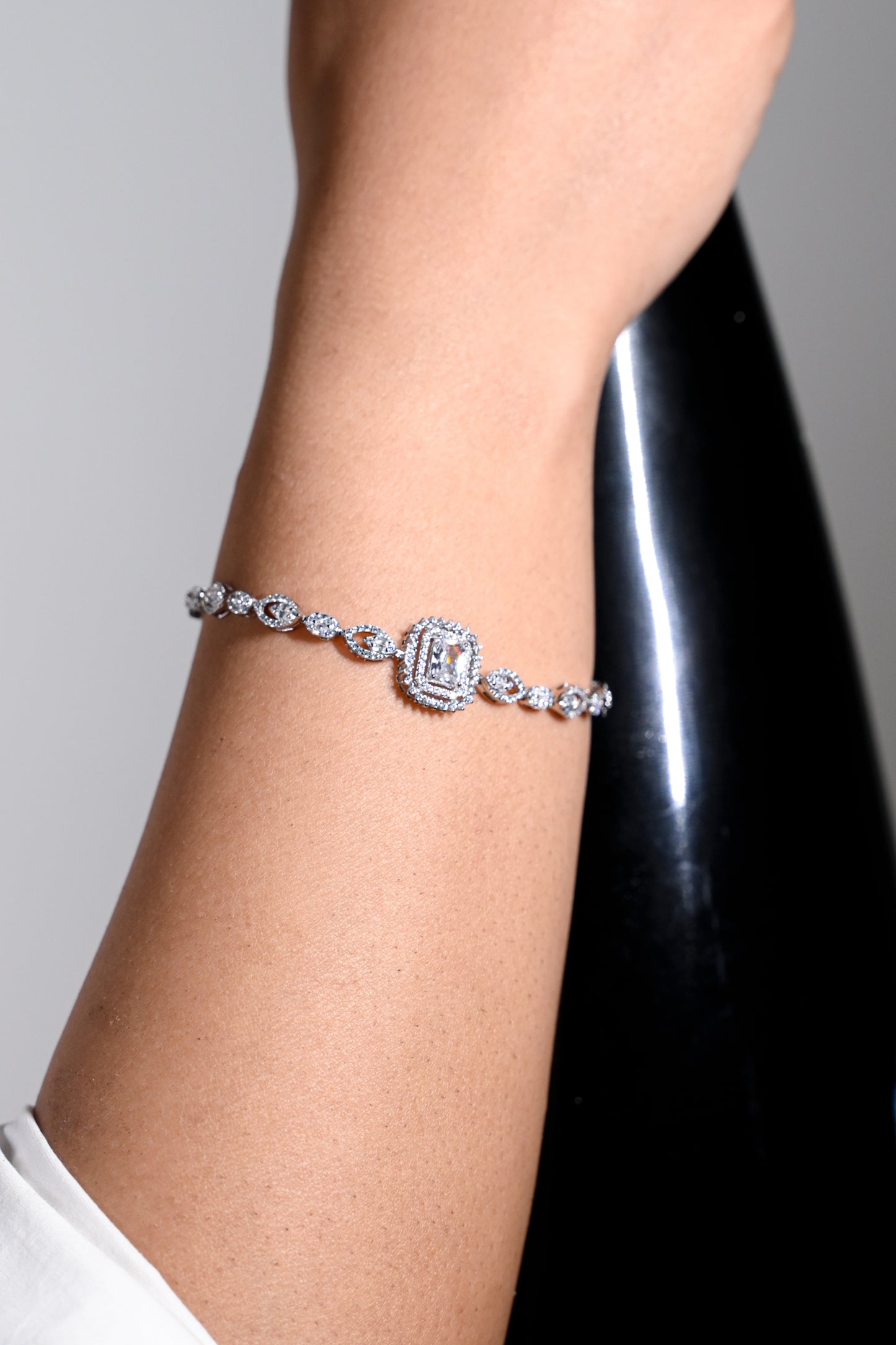 Radiant Halo Link Bracelet