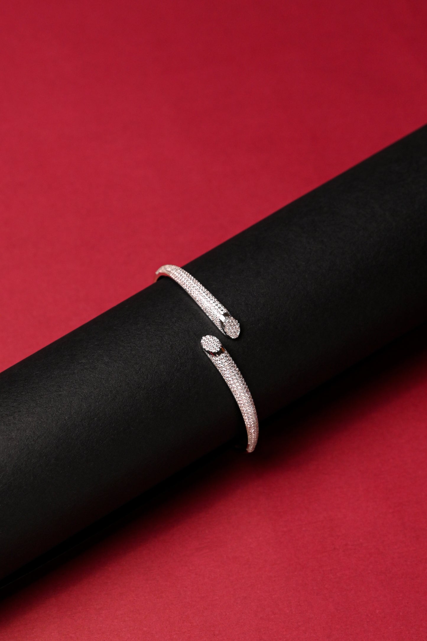 Serpentine Lumière Cuff