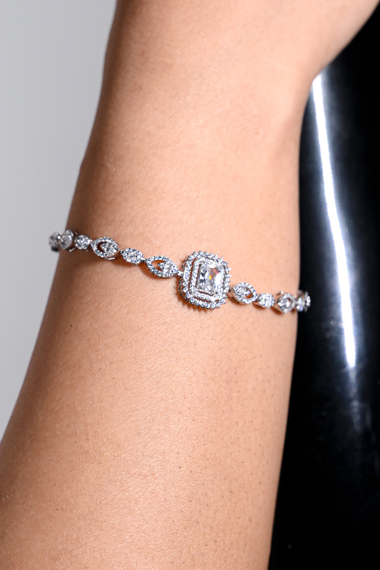 Radiant Halo Link Bracelet