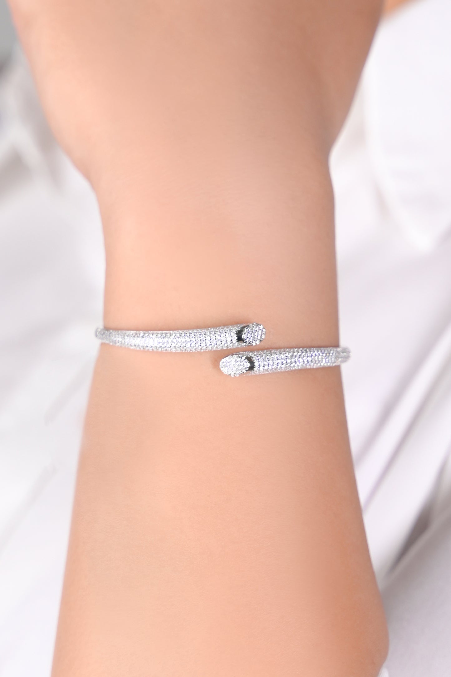 Serpentine Lumière Cuff