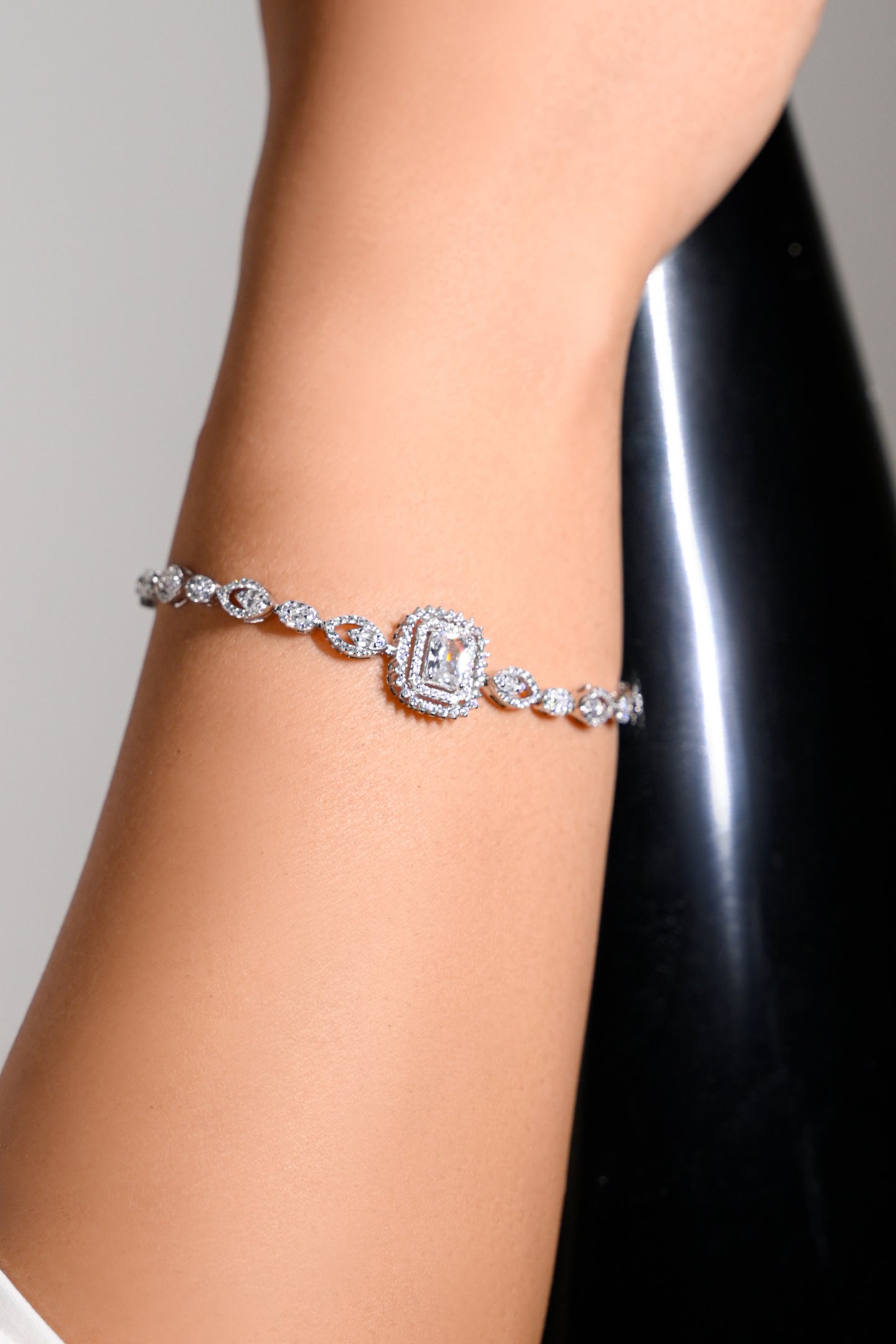 Radiant Halo Link Bracelet