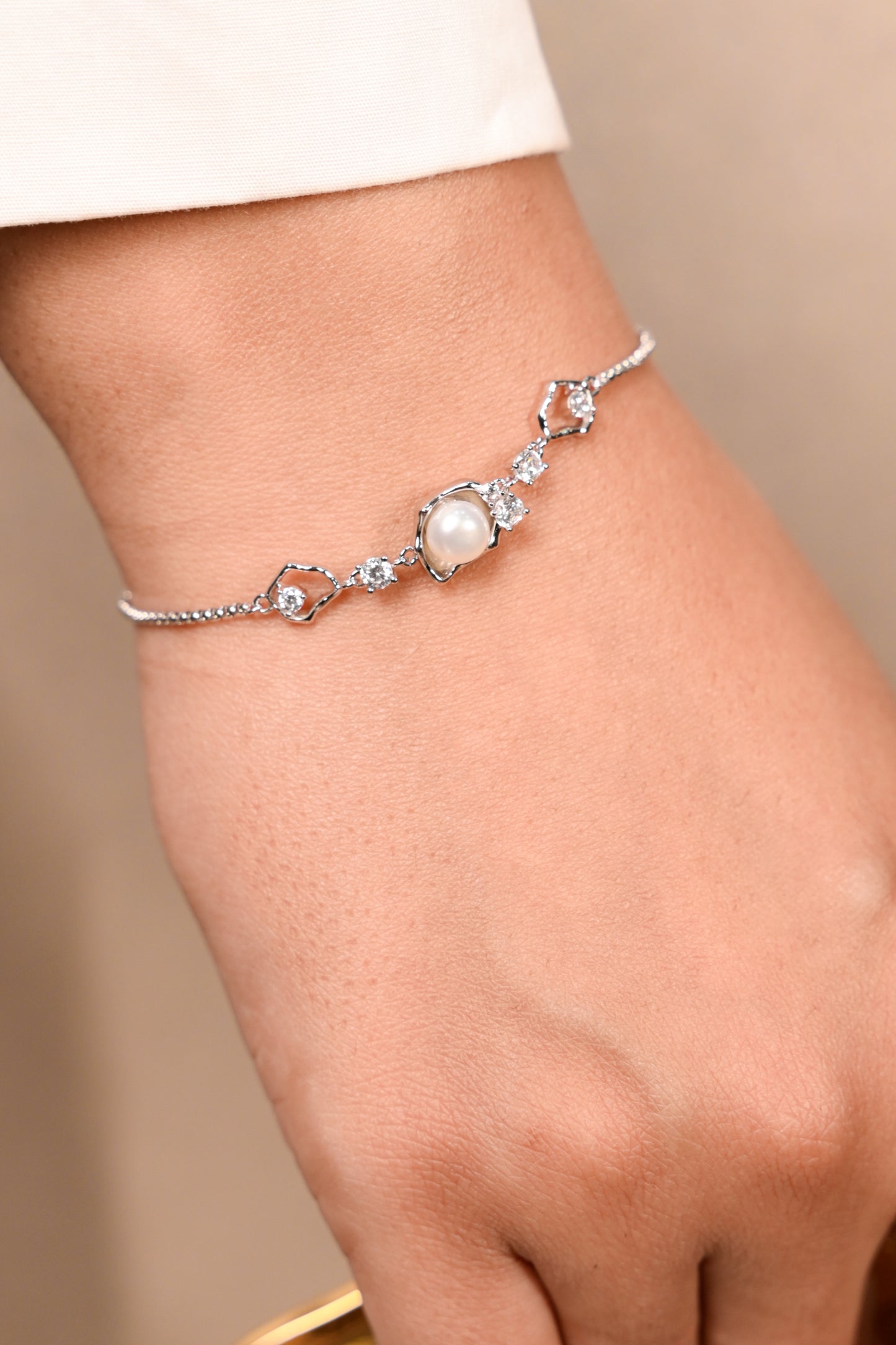 Pearl Petal Elegance Bracelet
