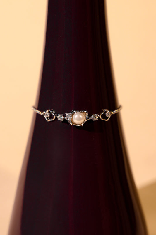 Pearl Petal Elegance Bracelet